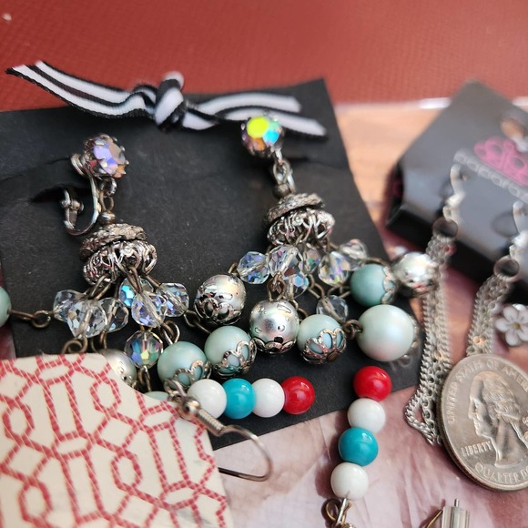 18 Pairs of Fashion Earrings Variety Colors & Shapes Daisy, Stars, Hearts, Pearl - Picture 5 of 11